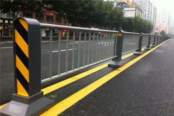 康平公路防撞护栏